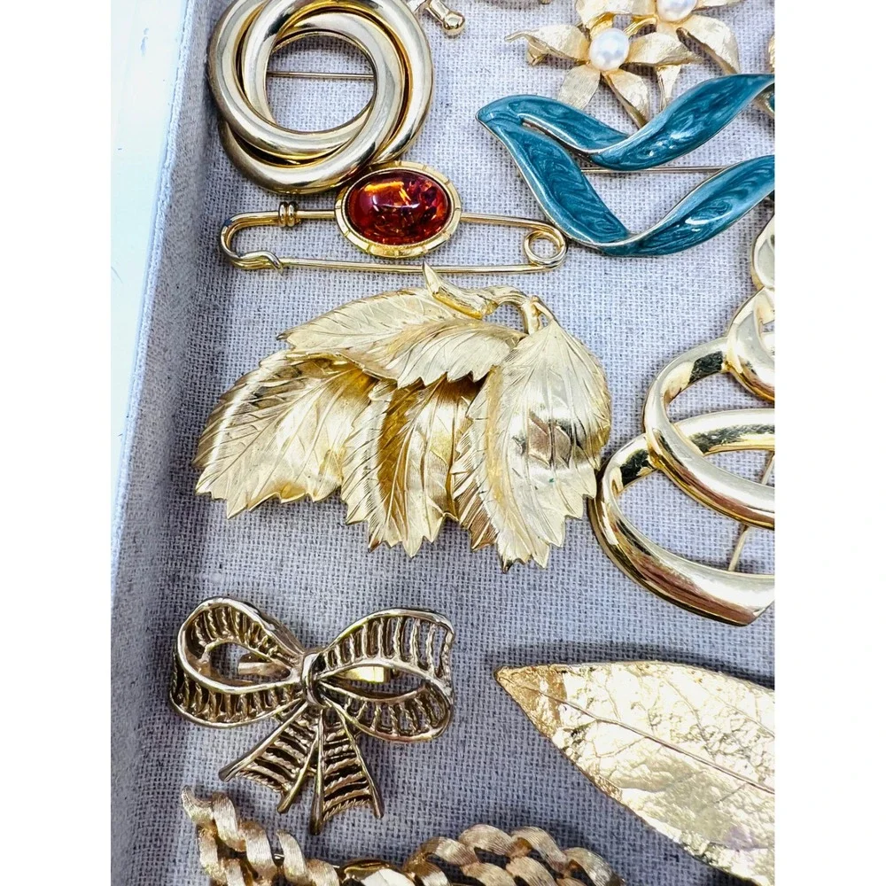Vintage & Modern Gold & Silver Tone Assorted Rhinestone Floral Brooch lot of 52